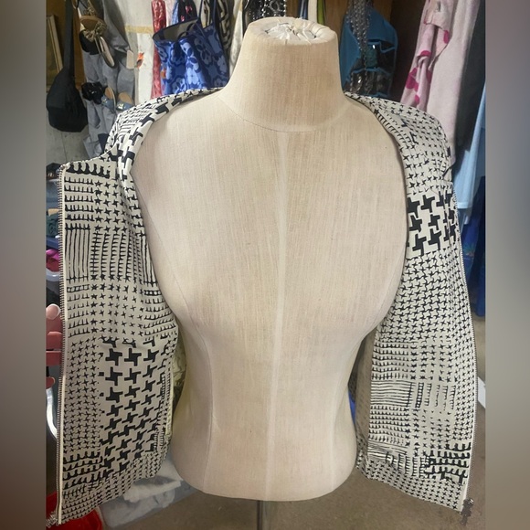 Cabi, NWT, Short  Sleeve Bomber Jacket, Medium - Picture 3 of 5